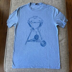 5/$25 District Blue Weber Grill Graphic Tee Size Medium – Fun Casual BBQ Shirt 🔵
